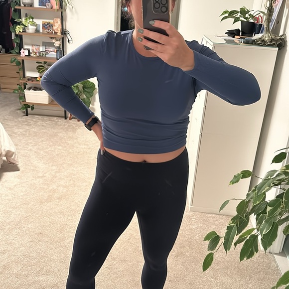Lululemon long sleeve crop top - Picture 2 of 5